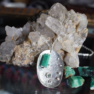 Emerald Unique necklace